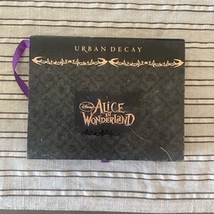 Urban Decay Alice in Wonderland palette